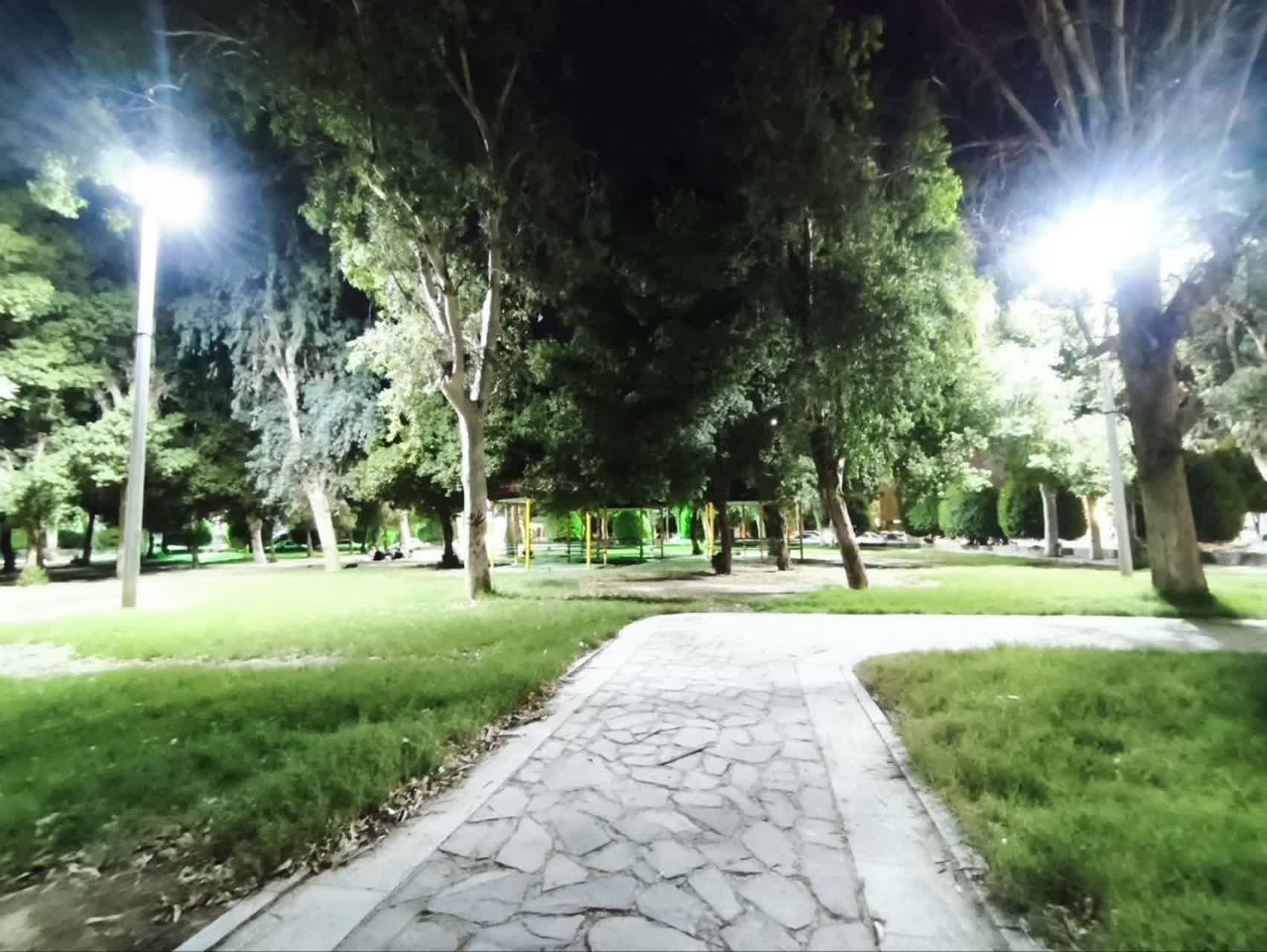  تامین روشنایی پارکهای مقاومت و بیان توسط شهرداری خرمشهر با نصب ۶۰ پروژکتور
