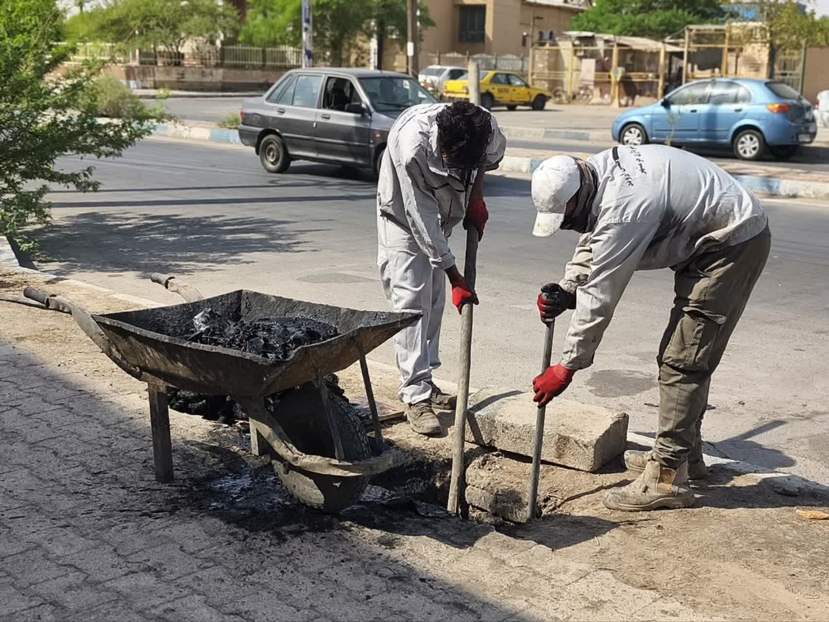 شهرداری خرمشهر عملیات لایروبی شبکه دفع آبهای سطحی معابر را آغاز کرد
