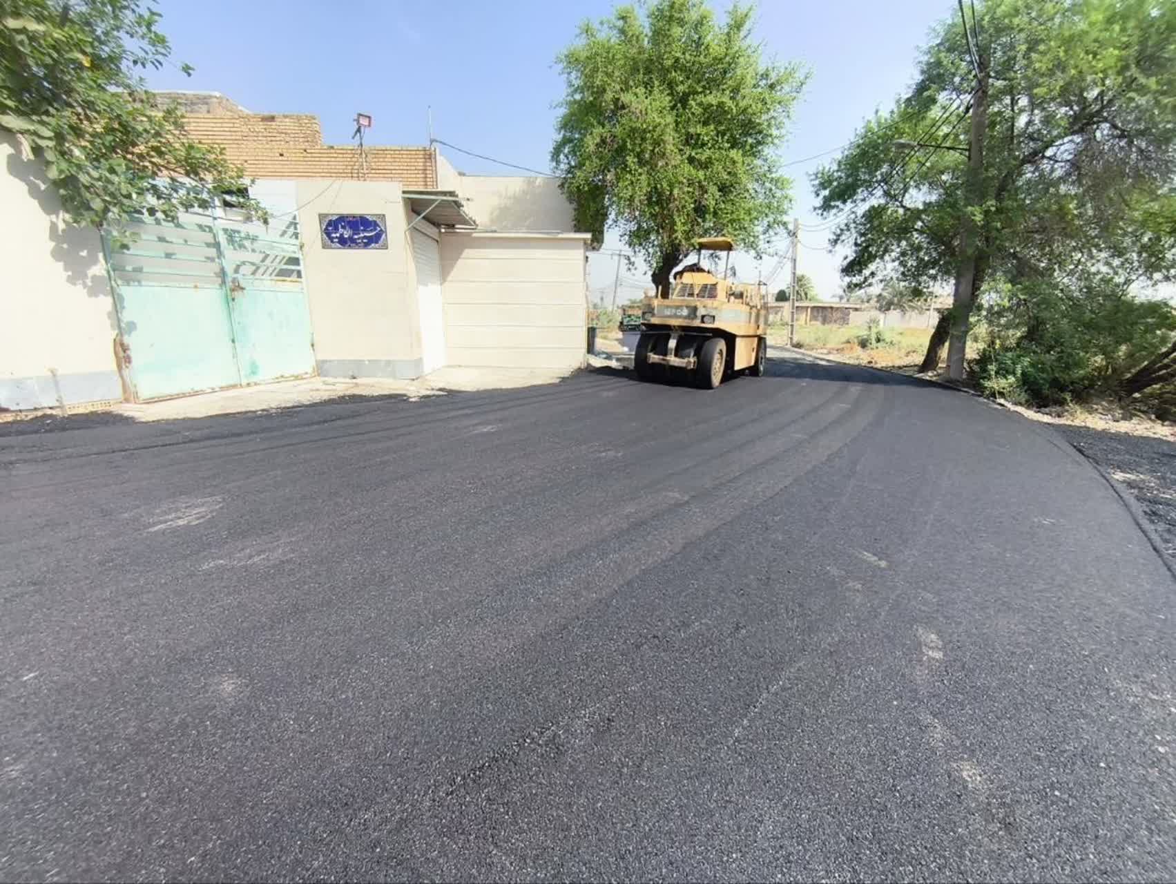 آغاز عملیات آسفالت معابر کوی نخل توسط شهرداری خرمشهر 
