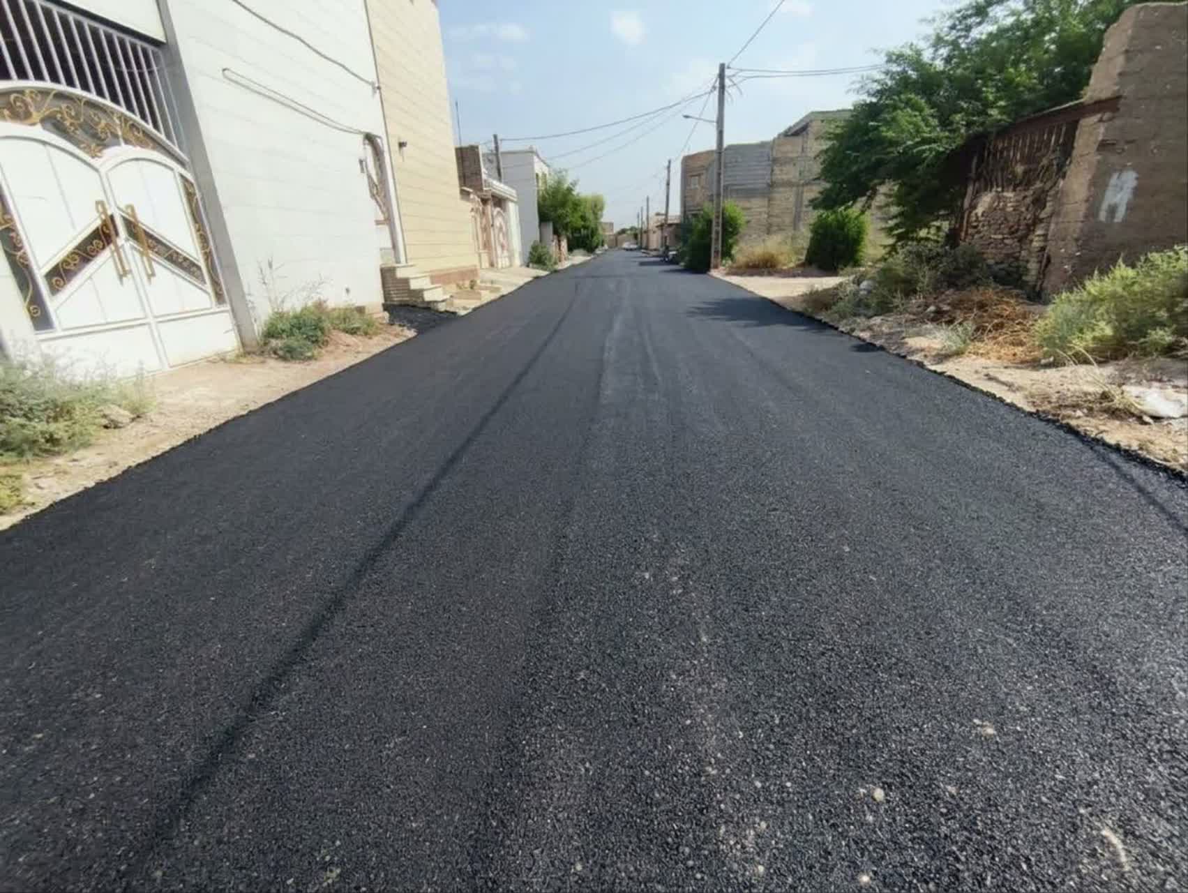 شهرداری خرمشهر عملیات آسفالت معابر کوی صداقت را آغاز کرد 