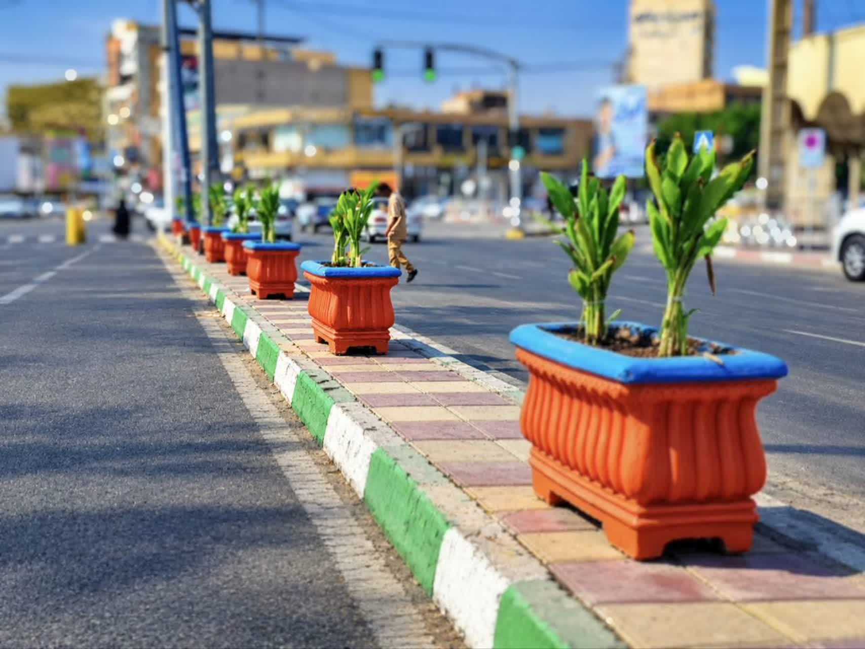 نصب ۲۰ گلدان سنگی در بلوار امیرکبیر توسط شهرداری خرمشهر 